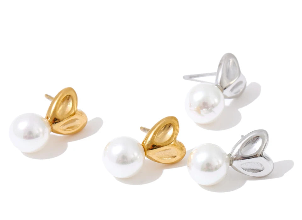 Pearl earrings heart design with polished gold finish