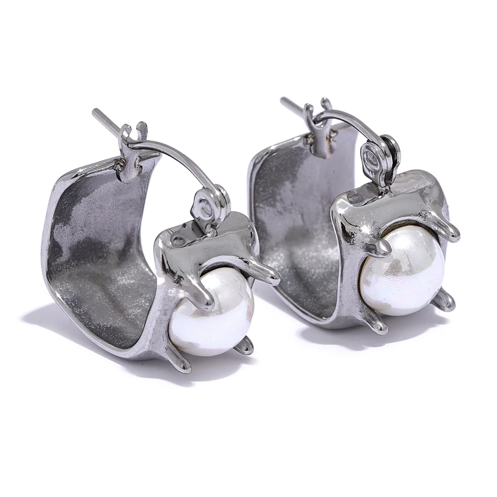 Polished hoop earrings with delicate pe arl detail for day to night