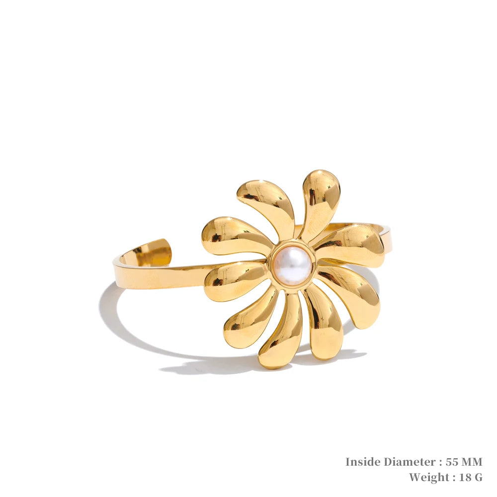 Gold i necklace centerpiece surrounded by necklace pearls for soft luminosity