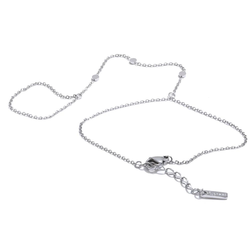 Fashion shot pairing waterproof jewelry hand chain with bracelet chain layers