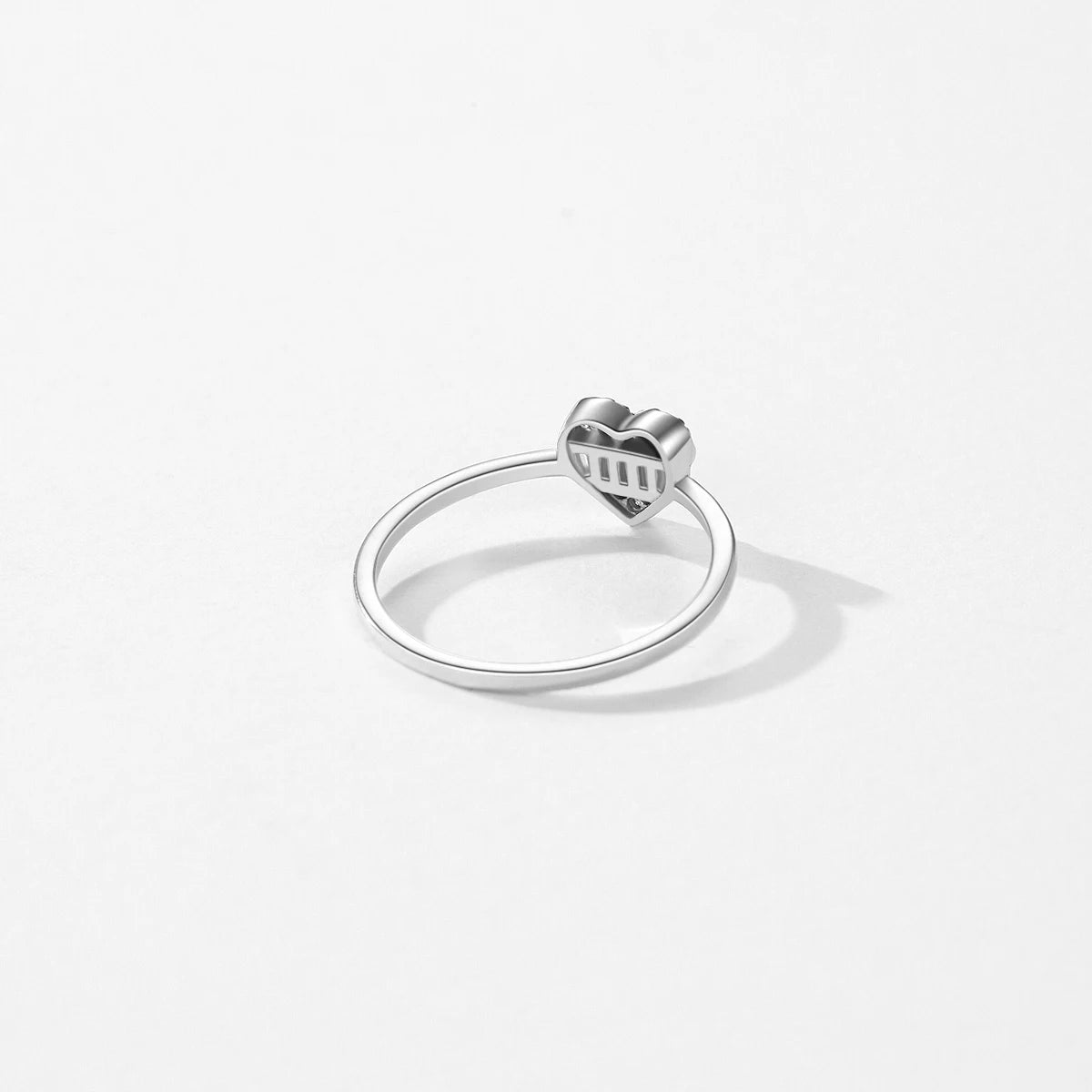 Elegant silver ring with heart rings detail in 925 sterling silver