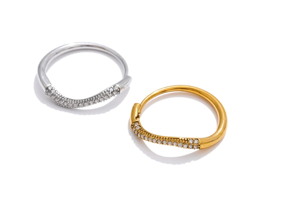 Modern stackable ring with adjustable design and shine in golden jewelry tone