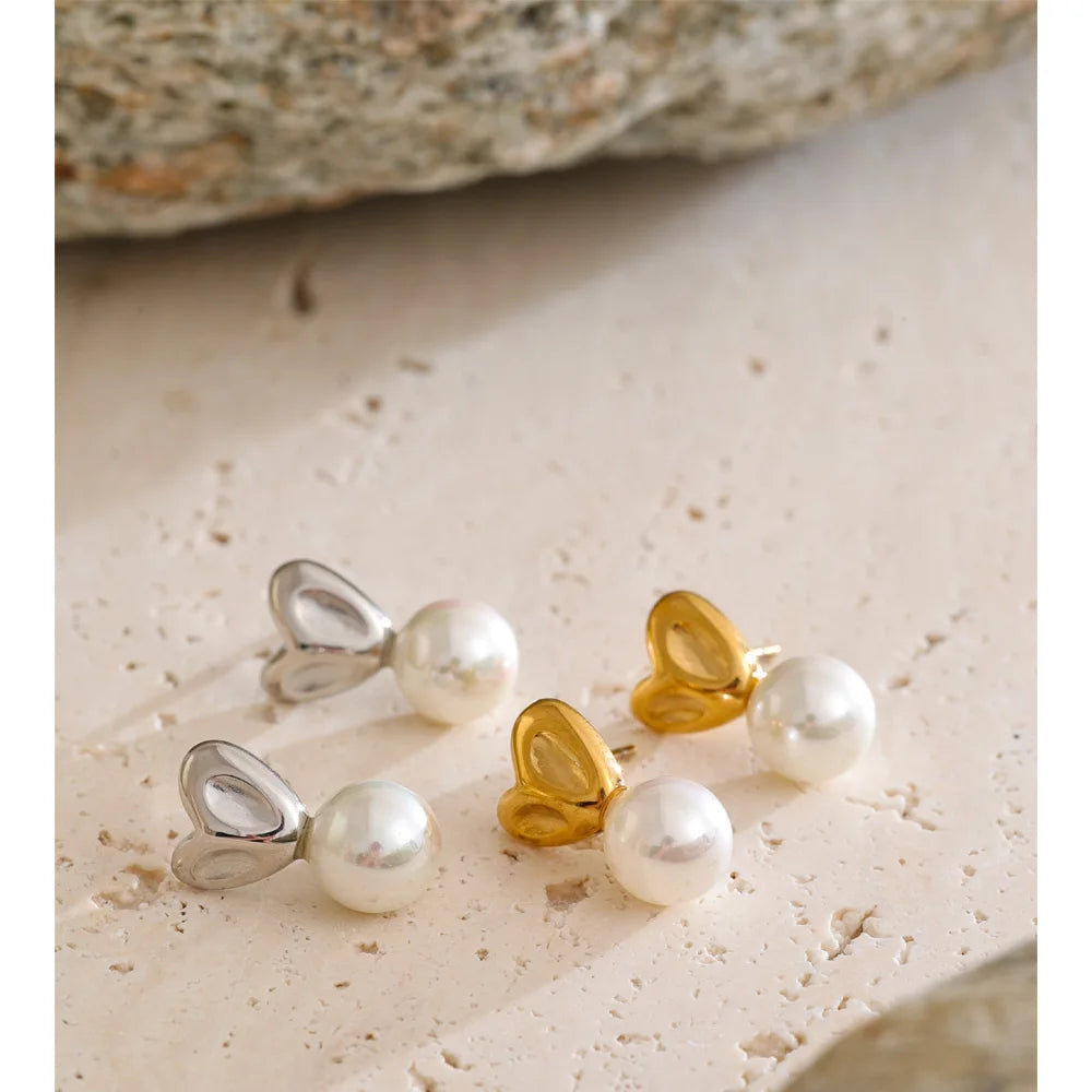 Sweet ear rings with pearl accent and golden heart shape