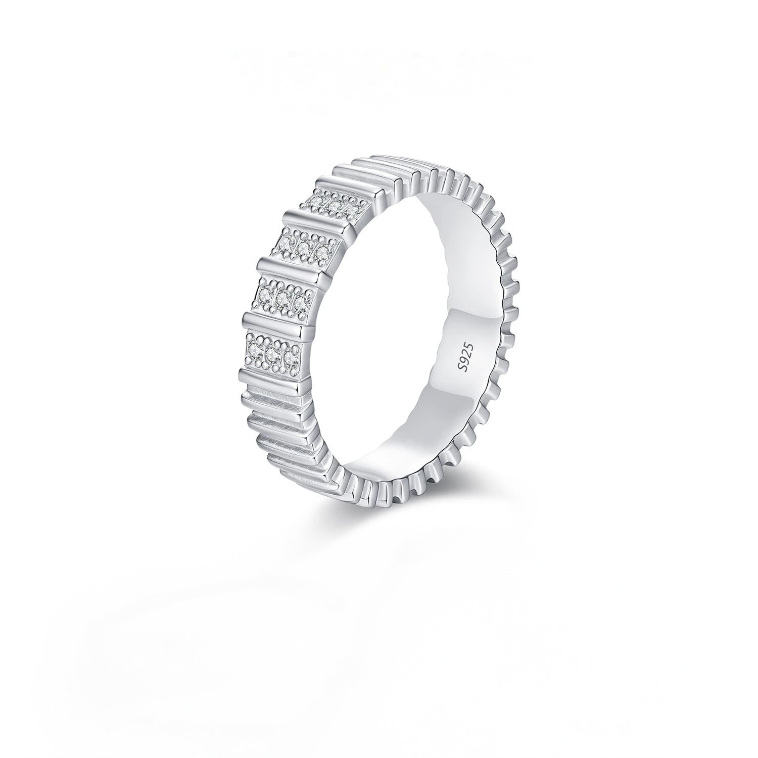 Stackable ring with moissanite diamonds in 925 sterling silver